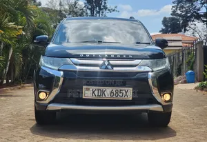 Mitsubishi Outlander 2015 Nyeusi