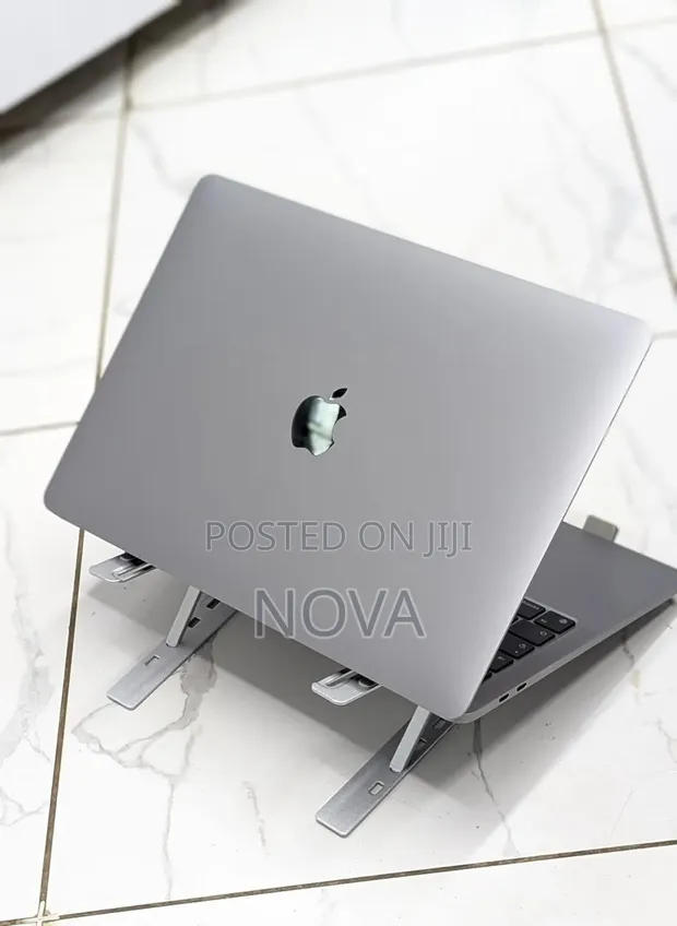 Apple MacBook Pro 8GB Intel Core i5 256GB SSD - 1