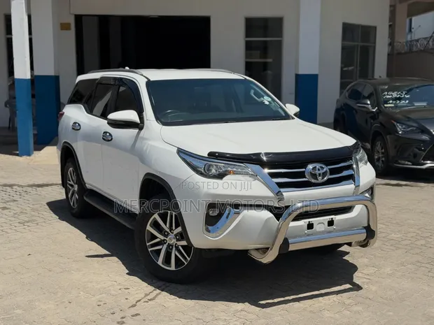 Toyota Fortuner 2019 White - 1