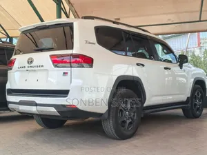 Toyota Land Cruiser 300 Series 3.3 Diesel 4WD 2022
