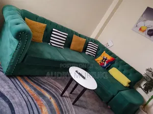 Chumba Kimoja cha Teal cha Kupangisha kwa Muda Mfupi Roysambu
