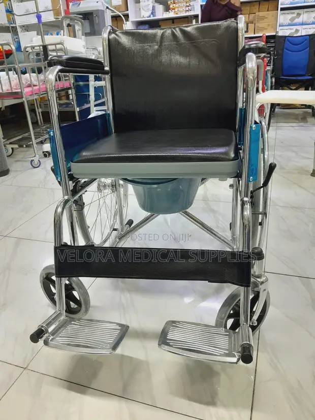 Standard Commode Wheelchair yenye Kiti cha Choo - 1