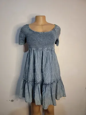 Sundress ya Denim ya Mwili wa Smocked ya Bluu Mwepesi
