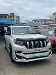 Toyota Land Cruiser Prado 2023 - Off White - 2