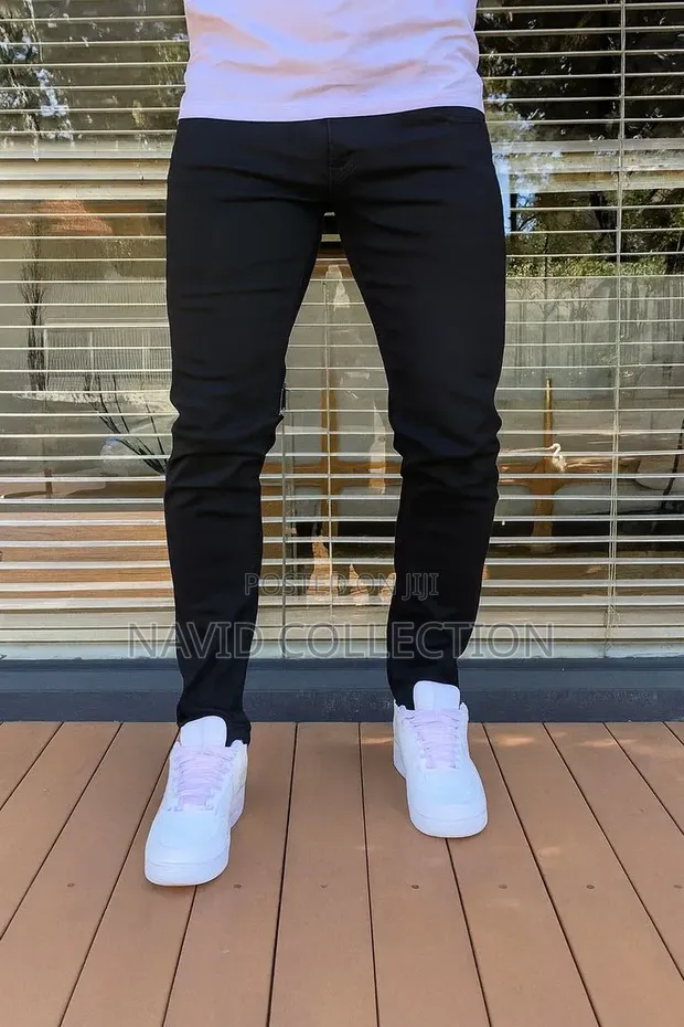 4F Slim Fit Black Jeans for Men - 1