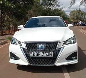 Toyota Crown 2017 White