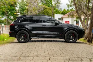 Porsche Cayenne GTS AWD 2016 Nyeusi