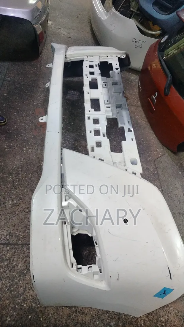 Toyota Esquire Bumper ya Mbele (Iliyotumika) - 1