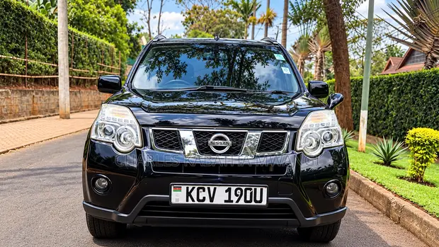 Nissan X-Trail 2.0 Petrol XE 2012 Nyeusi - 1