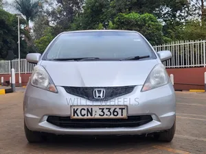 Honda Fit 2010 Nyeupe
