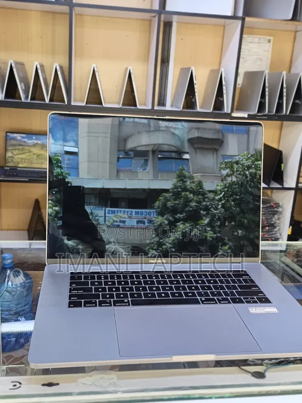 Apple MacBook Pro 2018 16GB Intel Core i7 512GB SSD - 1