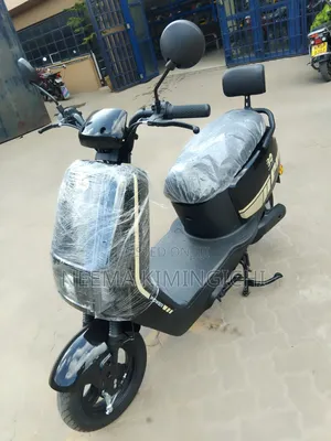 Scooter Mpya Nyeusi ya Umeme 2024