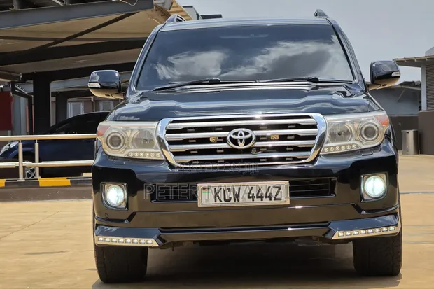 Toyota Land Cruiser V8 2012 Black - 1