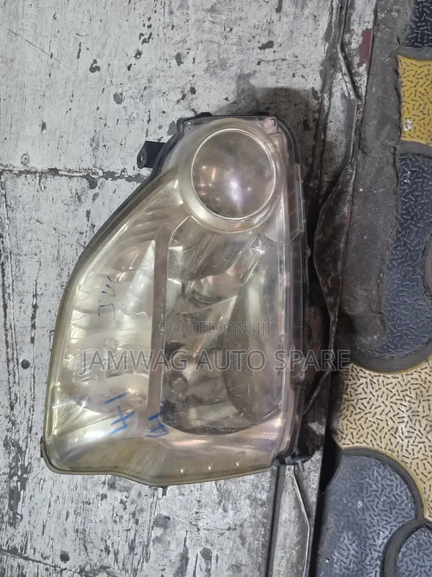 Nissan X-Trail NT31 Headlights (Non-Xenon) - 1