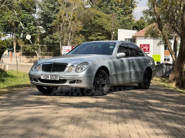 Mercedes-Benz E200 2005 Nyeupe - 1