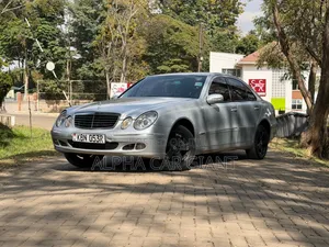 Mercedes-Benz E200 2005 Silver