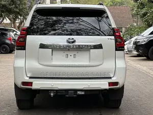 Toyota Land Cruiser Prado 2.8 TXL 2022 White