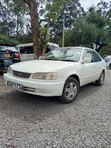 Toyota Corolla 2000 White - 1