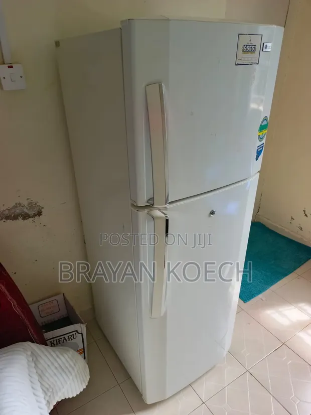 LG Refrigerator - Imetumika, Inahitaji Refill ya Gesi - 1