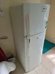 LG Refrigerator - Imetumika, Inahitaji Refill ya Gesi - 1