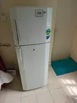LG Refrigerator - Imetumika, Inahitaji Refill ya Gesi - 2