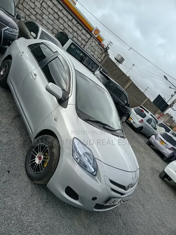 Toyota Belta 2007 Gray - 1