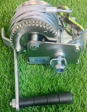 800 LBS Heavy-Duty Hand Winch