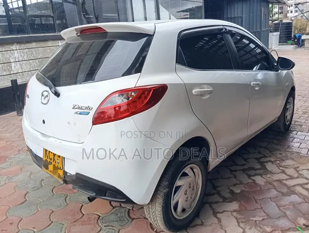 Mazda Demio 2012 White - 1