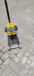 Heavy Duty Hydraulic Floor Jack - 2