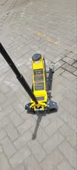 Hydraulic Floor Jack kwa Magari & SUVs - 1