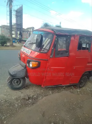 Piaggio 2018 Nyekundu Tatu-Wheeler