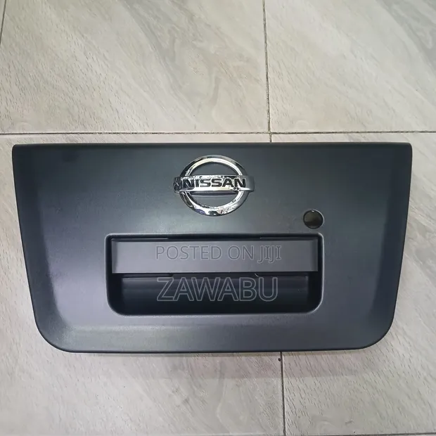 Kishikio cha Mlango wa Nyuma cha Nissan Navara - 1