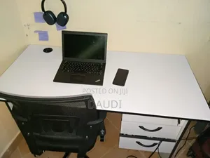 Meza ya Kusomea Iliyotumika