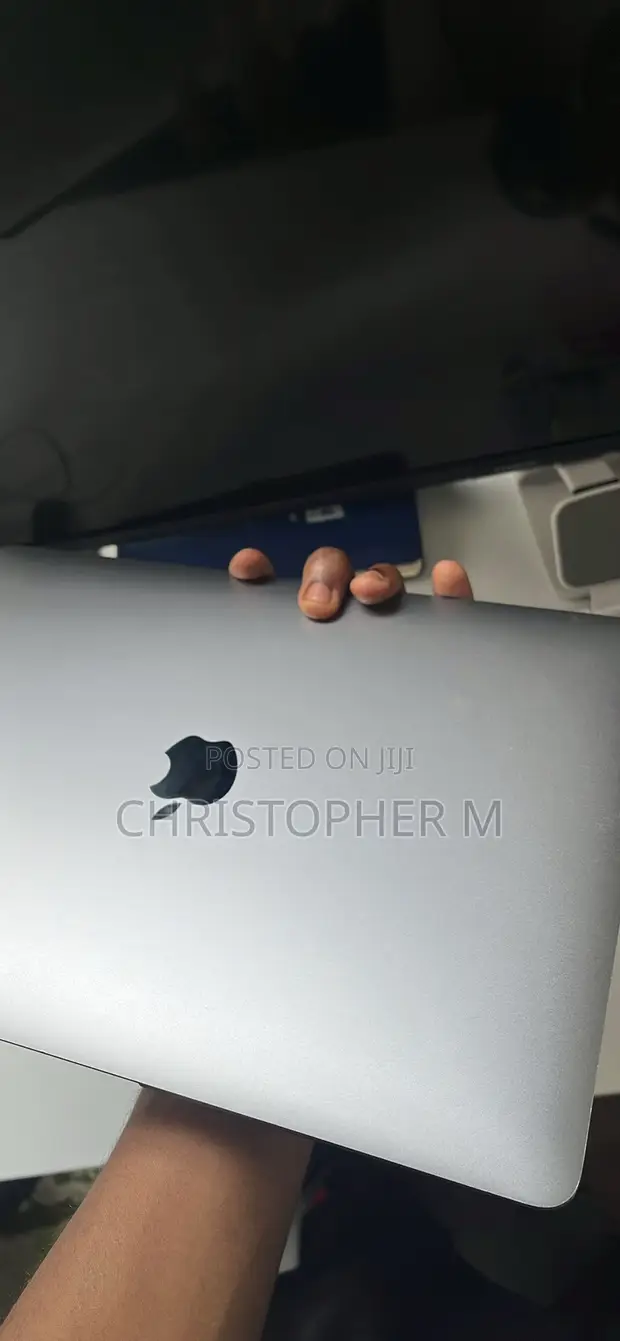 Apple MacBook Air 2020 M1 8GB RAM 256GB SSD - 1