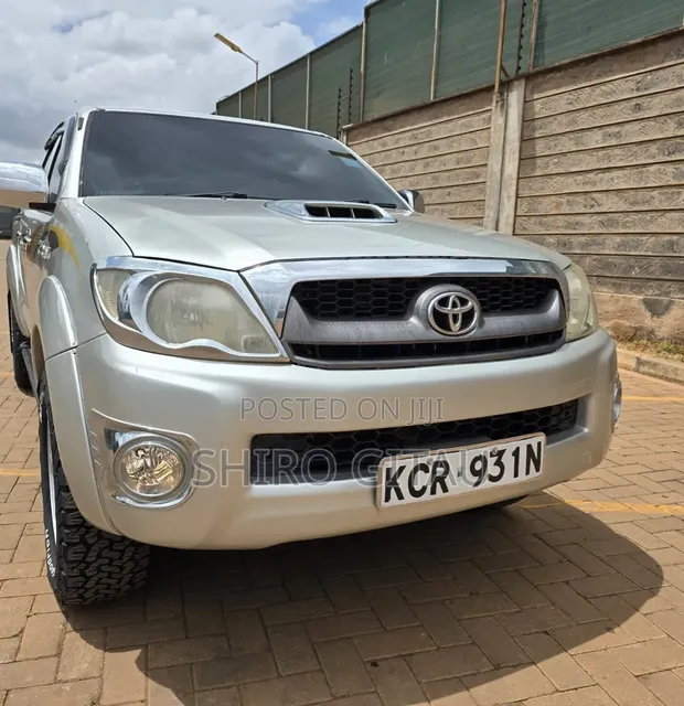 Toyota Hilux Double Cab 2011 Silver - 1