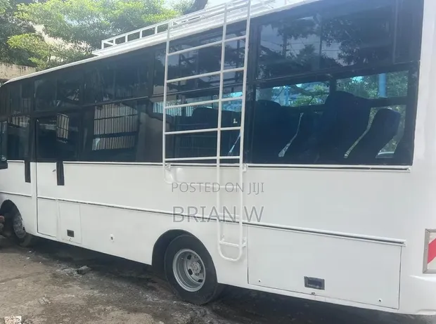 Isuzu NQR 2009 White School Bus - 1