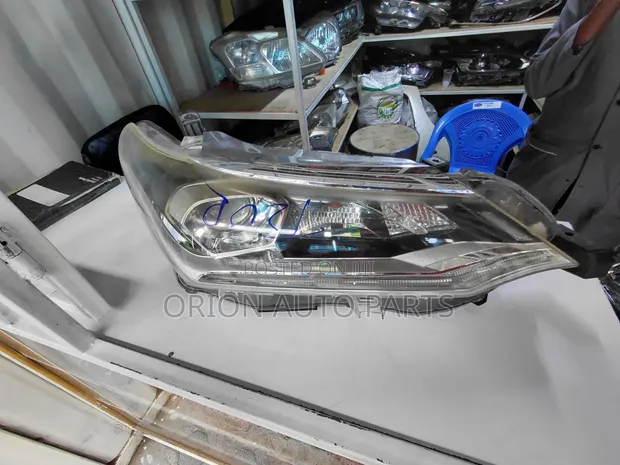 Toyota Fielder 2019 Xenon (Z) Headlights - 1
