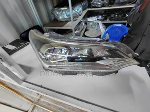 Toyota Fielder 2019 Xenon (Z) Headlights
