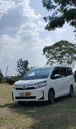 Toyota Voxy V 2WD 7-Seater 2018 Nyeupe - 1