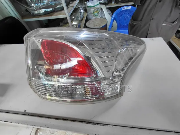 Taa za Nyuma za Mitsubishi Outlander (Zilizotumika, Zilitoka Japani) - 1