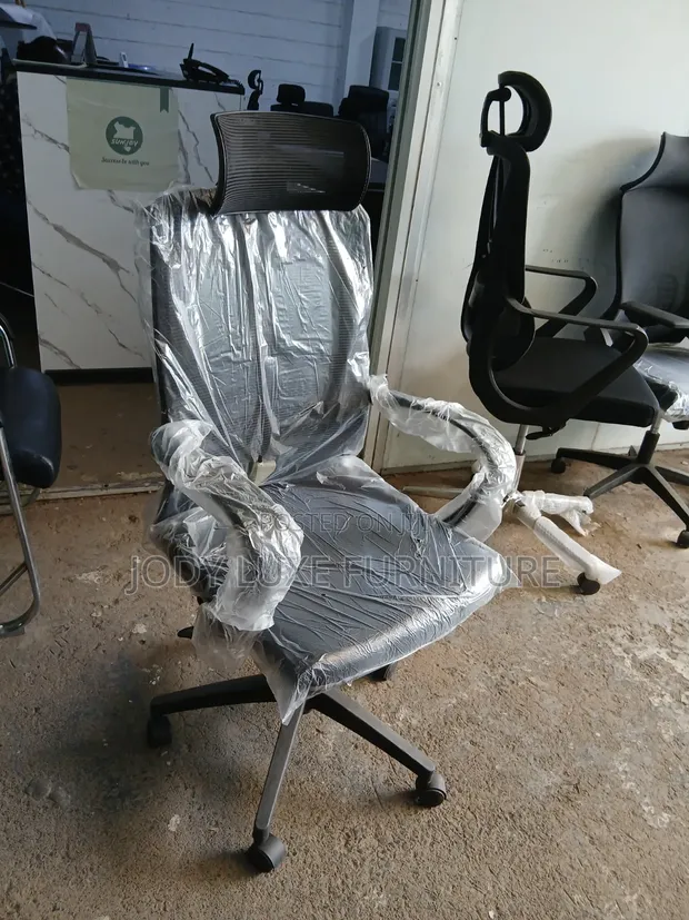 Kiti cha Ofisi cha Ergonomic chenye Headrest - 1