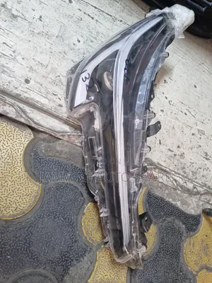 Taa ya Kulia ya Toyota Corolla Sport (Iliyotumika)