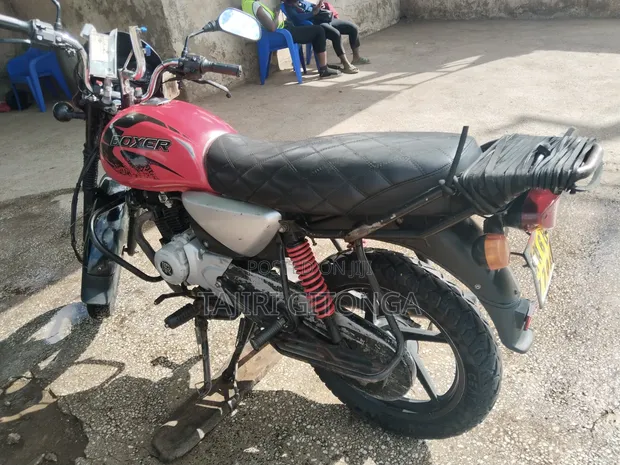 Bajaj Boxer 150 UG 2022 Nyeusi - 1