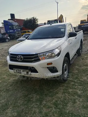 Toyota Hilux 2025 Nyeupe