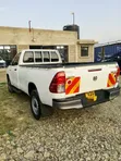 Toyota Hilux 2025 Nyeupe - 2