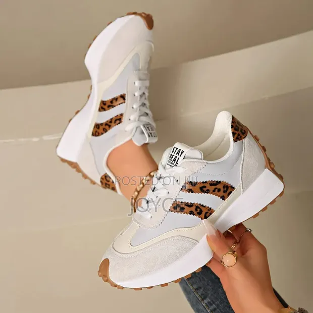 Stay Real Sneakers - Rangi Nyingi - 1
