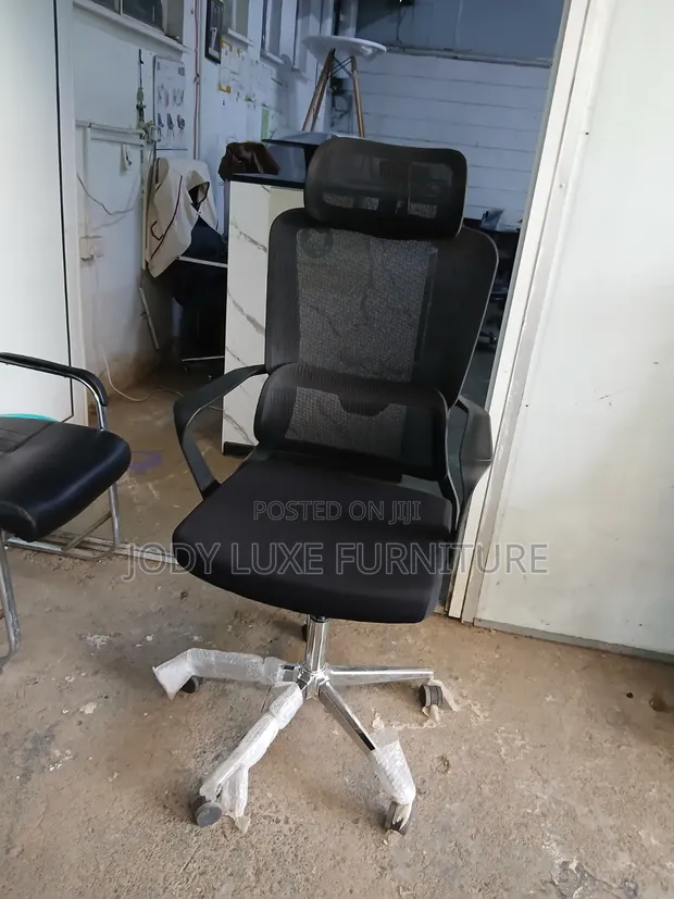 Kiti cha Ofisi cha Ergonomic chenye Headrest - Kipya Kabisa - 1