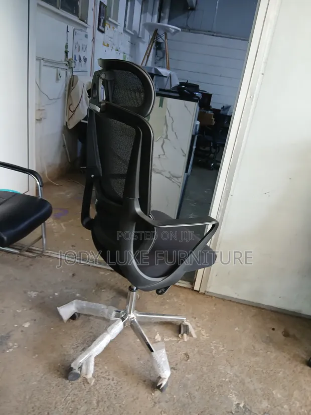 Kiti cha Ofisi cha Ergonomic chenye Headrest - Kipya Kabisa - 1