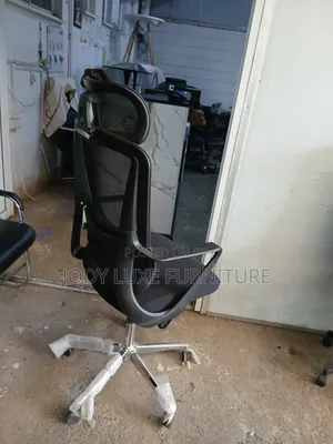 Kiti cha Ofisi cha Ergonomic chenye Headrest