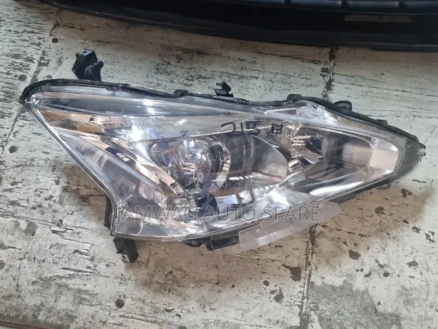 Nissan Teana Xenon Headlight RHS (Used) - 1